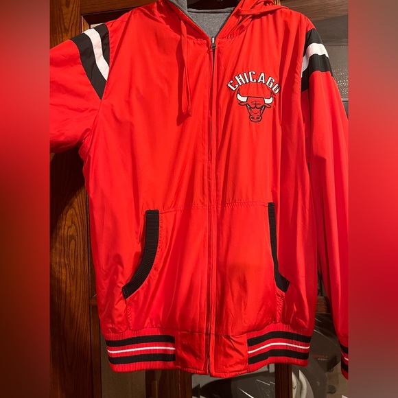 Reversible Chicago Bulls coat - Picture 1 of 6